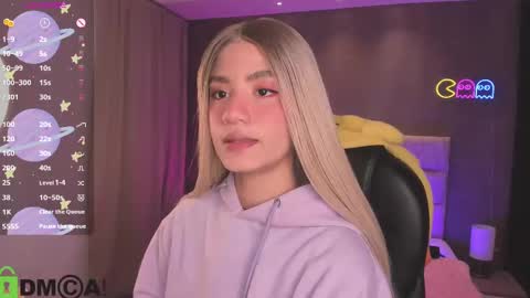 Snapshot of arinextdoor chatting on 09-25-25, 10:35 Ari online show from 09-25-25, 10:35