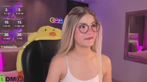 Snapshot of arinextdoor chatting on 09-28-25, 11:54 Ari online show from 09-28-25, 11:54