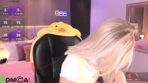 Snapshot of arinextdoor chatting on 10-06-25, 09:45 Ari online show from 10-06-25, 09:45