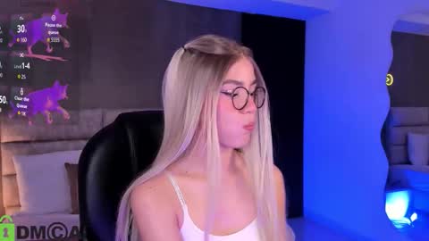 Snapshot of arinextdoor chatting on 10-12-25, 11:59 Ari online show from 10-12-25, 11:59