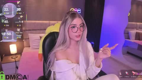 Snapshot of arinextdoor chatting on 11-07-25, 11:38 Ari online show from 11-07-25, 11:38