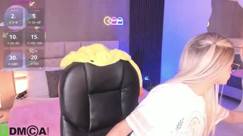 Snapshot of arinextdoor chatting on 11-20-25, 11:37 Ari online show from 11-20-25, 11:37