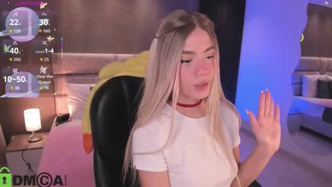 Snapshot of arinextdoor chatting on 11-25-25, 02:55 Ari online show from 11-25-25, 02:55