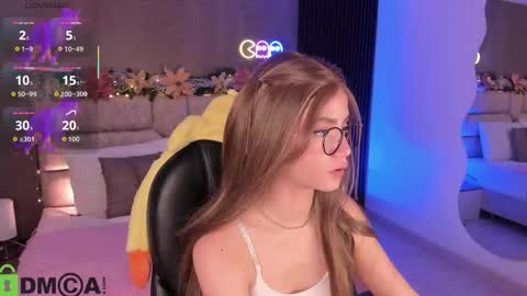 Snapshot of arinextdoor chatting on 11-28-25, 11:07 Ari online show from 11-28-25, 11:07