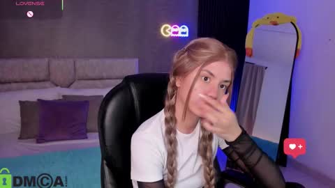 Snapshot of arinextdoor chatting on 01-15-26, 03:11 Ari online show from 01-15-26, 03:11