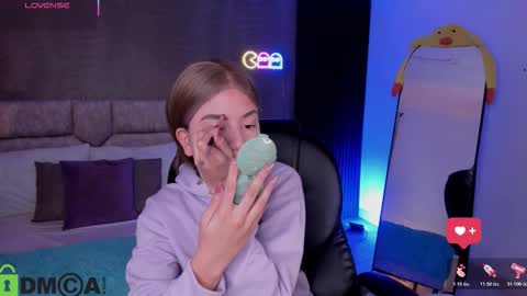 Snapshot of arinextdoor chatting on 01-16-26, 02:15 Ari online show from 01-16-26, 02:15