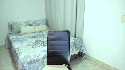 Snapshot of aristena_01 chatting on 05-10-26, 01:44 aristena_01 online show from 05-10-26, 01:44