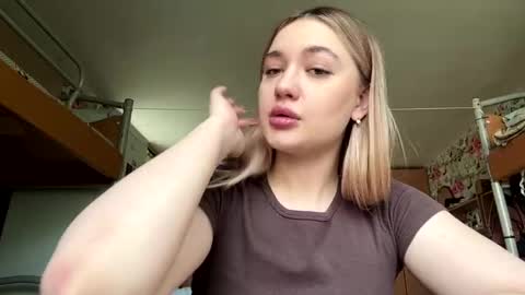 Snapshot of arlettaeavey chatting on 05-17-26, 07:06 Kate online show from 05-17-26, 07:06