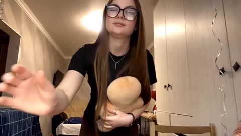 Snapshot of arlettejasica chatting on 02-21-26, 02:40 Liza online show from 02-21-26, 02:40