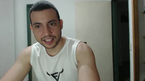 Snapshot of armando_2002 chatting on 06-08-26, 04:02 ARMANDO online show from 06-08-26, 04:02