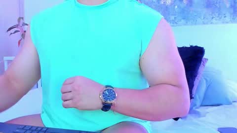 Snapshot of arminjones1 chatting on 09-22-25, 05:31 online show from 09-22-25, 05:31