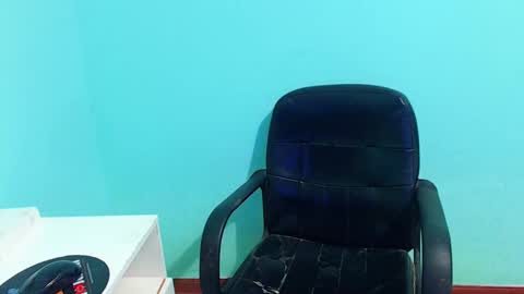 arnelux72 online show from 02-22-25, 07:01