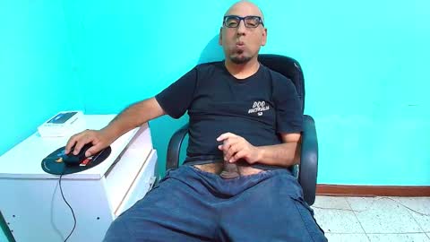 arnelux72 online show from 01-19-26, 05:44