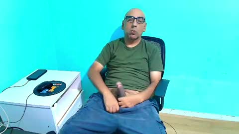 arnelux72 online show from 04-19-26, 05:29