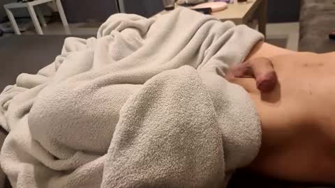 Snapshot of arok73 chatting on 12-21-25, 12:18 Arok online show from 12-21-25, 12:18