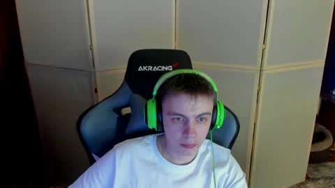 Snapshot of aron_neall chatting on 12-13-24, 01:26 biggest penis online show from 12-13-24, 01:26