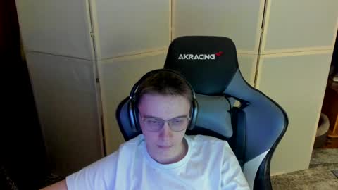 Snapshot of aron_neall chatting on 12-14-24, 01:39 biggest penis online show from 12-14-24, 01:39