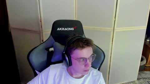 Snapshot of aron_neall chatting on 12-14-24, 05:18 biggest penis online show from 12-14-24, 05:18