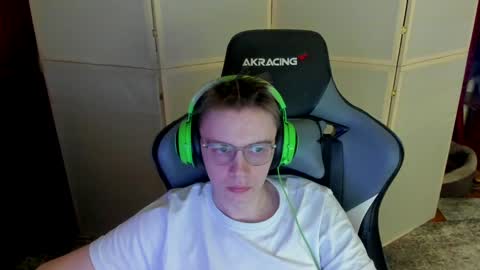 Snapshot of aron_neall chatting on 12-15-24, 03:45 biggest penis online show from 12-15-24, 03:45