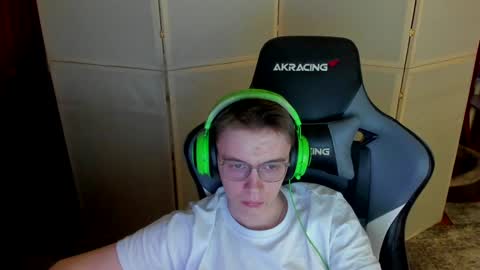 Snapshot of aron_neall chatting on 12-15-24, 07:02 biggest penis online show from 12-15-24, 07:02
