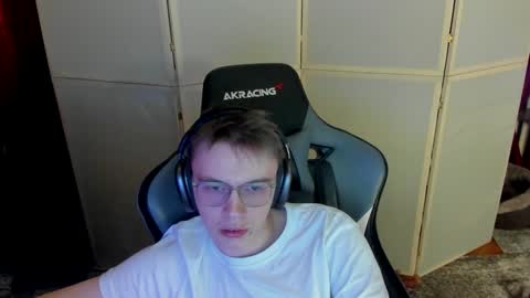 Snapshot of aron_neall chatting on 12-15-24, 08:25 biggest penis online show from 12-15-24, 08:25