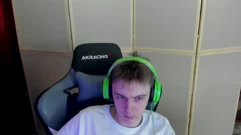 Snapshot of aron_neall chatting on 12-18-24, 04:09 biggest penis online show from 12-18-24, 04:09