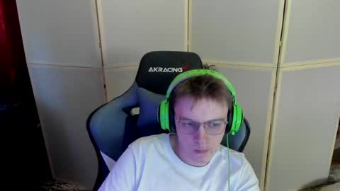 Snapshot of aron_neall chatting on 12-18-24, 07:15 biggest penis online show from 12-18-24, 07:15
