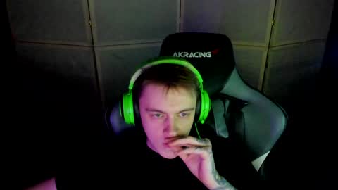 Snapshot of aron_neall chatting on 12-21-24, 04:30 biggest penis online show from 12-21-24, 04:30