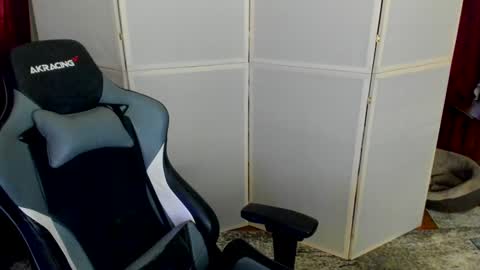 Snapshot of aron_neall chatting on 12-29-24, 08:00 biggest penis online show from 12-29-24, 08:00