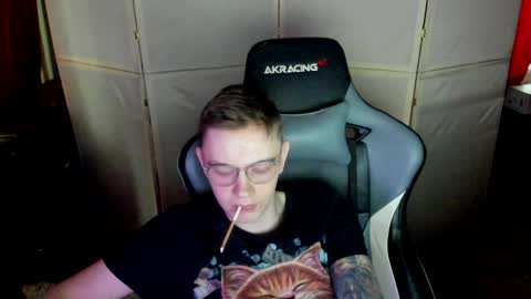 Snapshot of aron_neall chatting on 01-08-25, 10:37 biggest penis online show from 01-08-25, 10:37