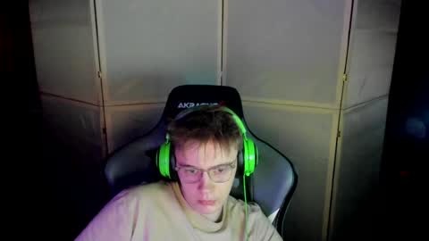 Snapshot of aron_neall chatting on 02-13-25, 05:33 biggest penis online show from 02-13-25, 05:33