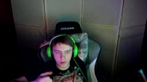 Snapshot of aron_neall chatting on 02-21-25, 01:33 biggest penis online show from 02-21-25, 01:33
