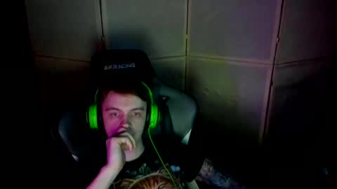 Snapshot of aron_neall chatting on 02-21-25, 04:40 biggest penis online show from 02-21-25, 04:40