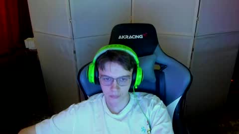 Snapshot of aron_neall chatting on 03-03-25, 09:33 biggest penis online show from 03-03-25, 09:33