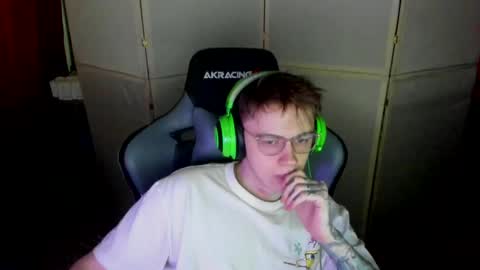 Snapshot of aron_neall chatting on 03-04-25, 07:51 biggest penis online show from 03-04-25, 07:51