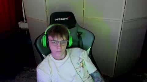 Snapshot of aron_neall chatting on 03-05-25, 11:06 biggest penis online show from 03-05-25, 11:06