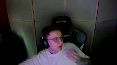 Snapshot of aron_neall chatting on 03-12-25, 02:01 biggest penis online show from 03-12-25, 02:01