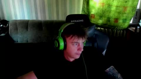 Snapshot of aron_neall chatting on 09-26-25, 07:01 biggest penis online show from 09-26-25, 07:01