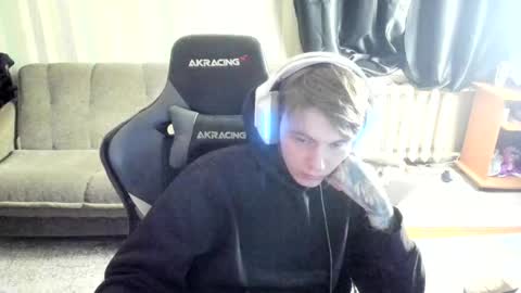 Snapshot of aron_neall chatting on 11-17-25, 06:52 biggest penis online show from 11-17-25, 06:52