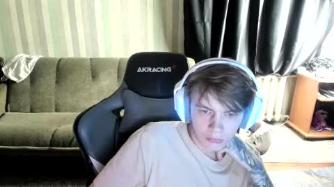 Snapshot of aron_neall chatting on 12-18-25, 06:52 biggest penis online show from 12-18-25, 06:52