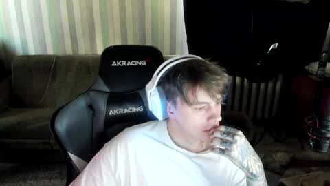 Snapshot of aron_neall chatting on 03-27-26, 10:26 biggest penis online show from 03-27-26, 10:26