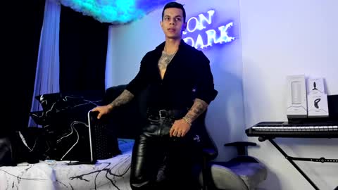 Snapshot of arondark chatting on 12-05-24, 01:03 DarkMaster online show from 12-05-24, 01:03