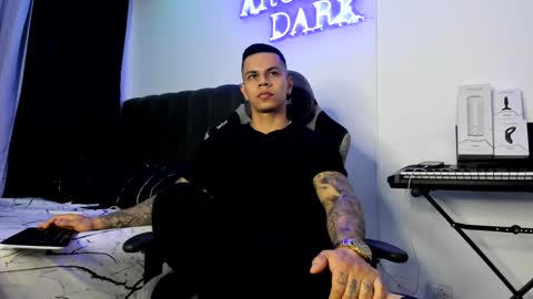 Snapshot of arondark chatting on 01-10-25, 12:49 DarkMaster online show from 01-10-25, 12:49