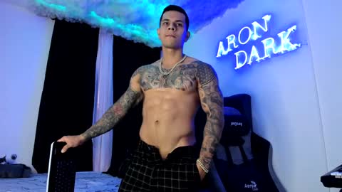 Snapshot of arondark chatting on 02-04-25, 01:27 DarkMaster online show from 02-04-25, 01:27