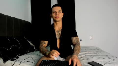 Snapshot of arondark chatting on 02-05-25, 10:12 DarkMaster online show from 02-05-25, 10:12