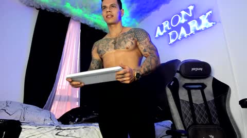 Snapshot of arondark chatting on 02-08-25, 03:00 DarkMaster online show from 02-08-25, 03:00