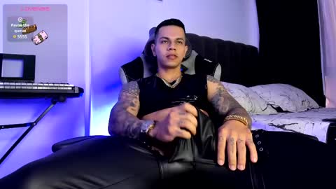 Snapshot of arondark chatting on 03-09-25, 01:48 DarkMaster online show from 03-09-25, 01:48
