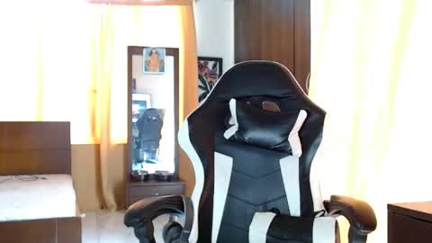 Snapshot of aronmiller404 chatting on 12-22-25, 03:31 aronmiller online show from 12-22-25, 03:31