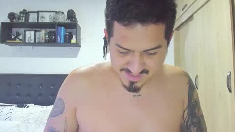 ARON  Independent model  online show from 10-28-25, 01:42