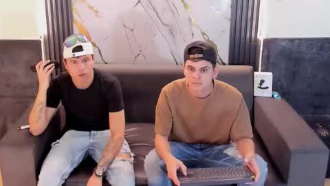 Aroon   online show from 04-25-26, 03:53